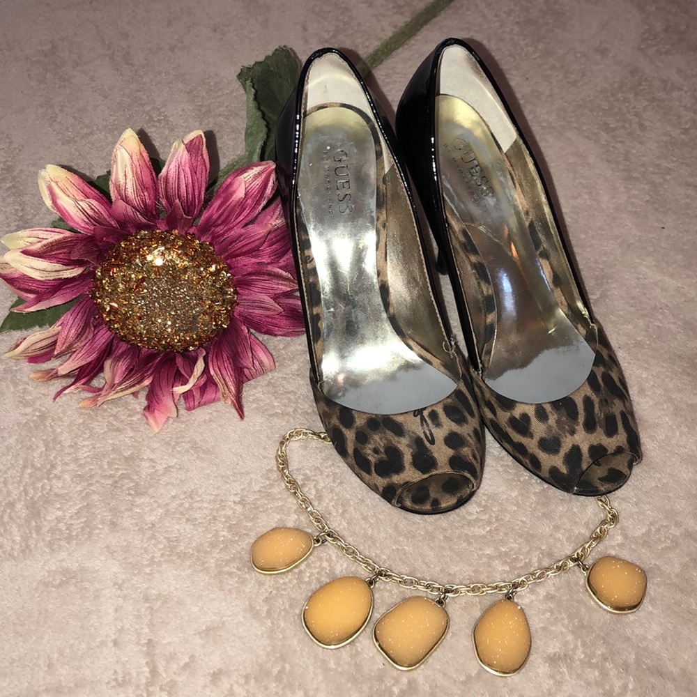 $90 GUESS Peep Toe Pumps